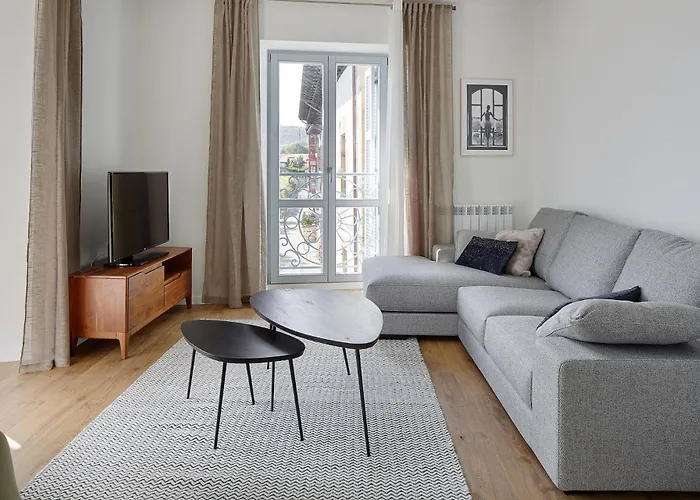 H Suite2a By Smiling * Hondarribia