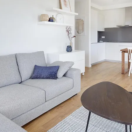 H Suite2a By Smiling *