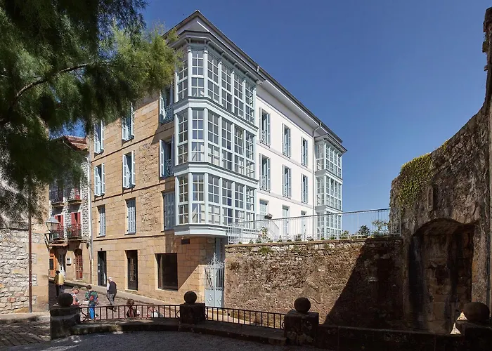 H Suite2a By Smiling * Hondarribia