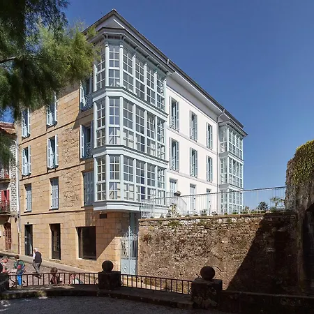 H Suite2a By Smiling * Hondarribia