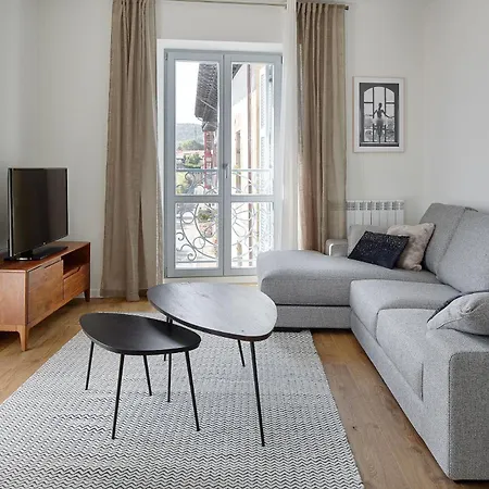 H Suite2a By Smiling * Hondarribia