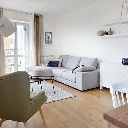 H Suite2a By Smiling *